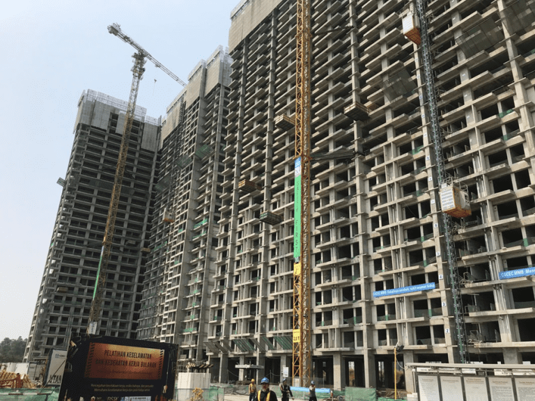 Proyek Apartemen Di Township Barat Jakarta Topping Off