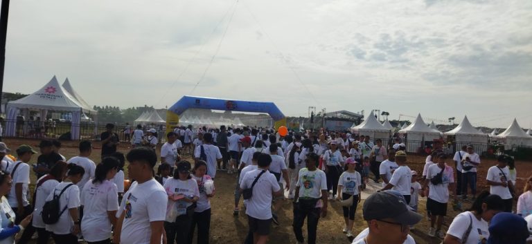 Keseruan Ajang Paramount Color Walk Keseruan Ajang Paramount Color Walk