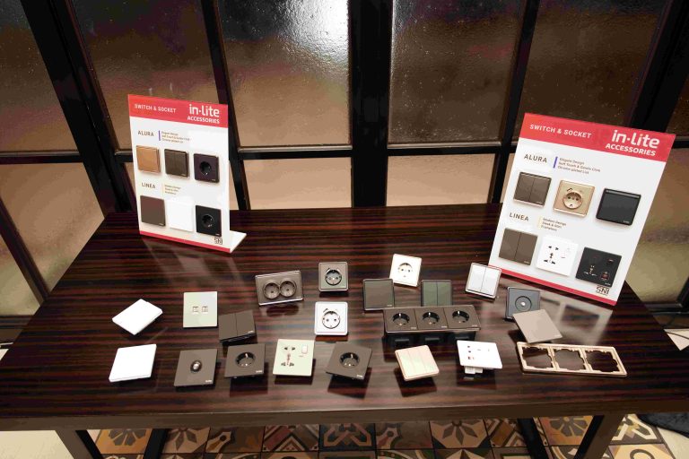 Produk Switch-Socket in-Lite untuk Beyond Illumination