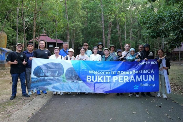 Bakti BCA Populerkan Bukit Peramun Untuk Wisatawan Mancanegara Bakti BCA Populerkan Bukit Peramun Untuk Wisatawan Mancanegara