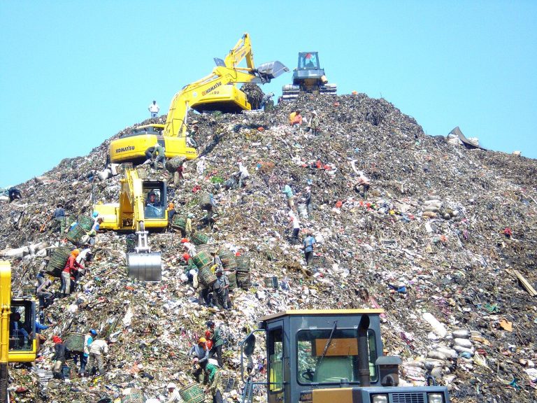 Persoalan Sampah Harus Dimulai Dari Hulu dan Ditangani Berkelanjutan Persoalan Sampah Harus Dimulai Dari Hulu dan Ditangani Berkelanjutan