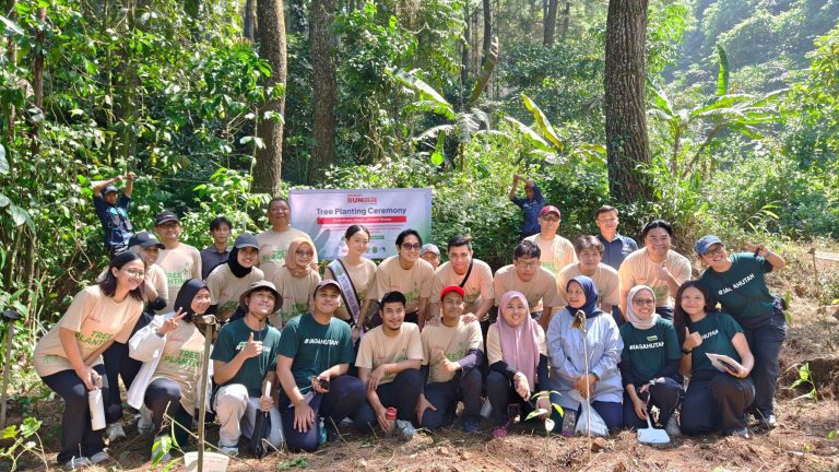 Sharp Run for the Future Sekaligus Ajak Peserta Tanam Pohon Sharp Run for the Future Sekaligus Ajak Peserta Tanam Pohon